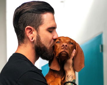 do dogs like to be kissed on the nose